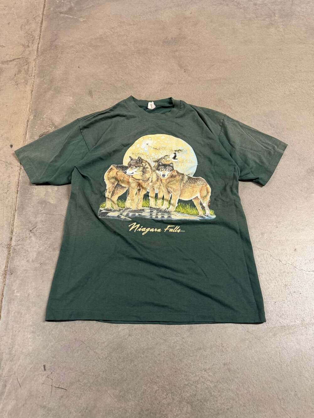 Vintage Niagara Falls Wolf Graphic T-Shirt Green L